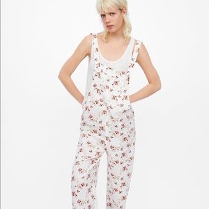 Linen jumpsuit with floral details